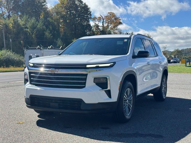 New 2027 Chevrolet Traverse LT w/ Driver Confidence Package AWD/4WD image 3