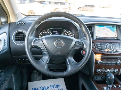 Used 2017 Nissan Pathfinder Platinum w/ Family Entertainment Package image 18
