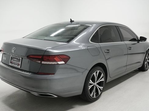 Used 2022 Volkswagen Passat 2.0T SE image 4