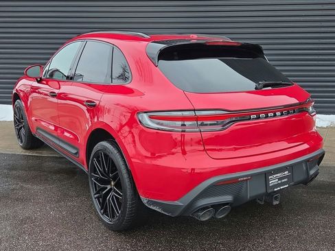 Certified 2022 Porsche Macan image 3