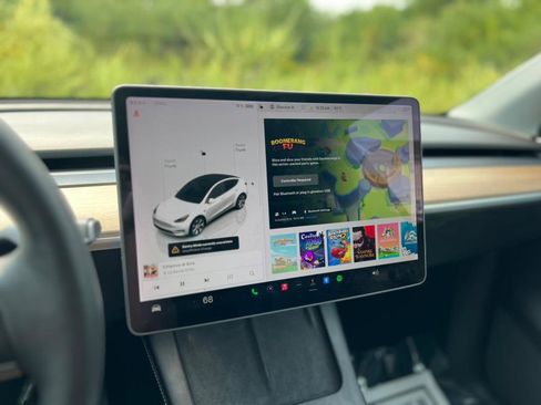Used 2022 Tesla Model Y Long Range image 26