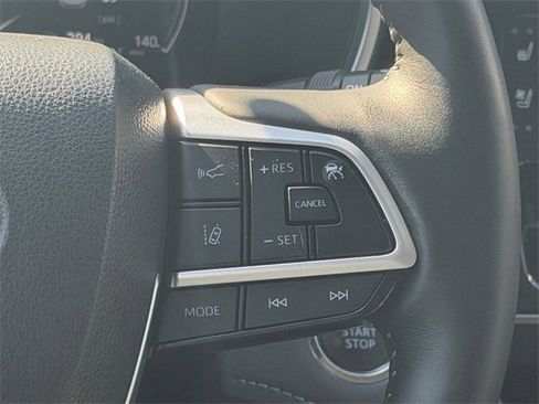 Used 2023 Toyota Highlander Limited image 13