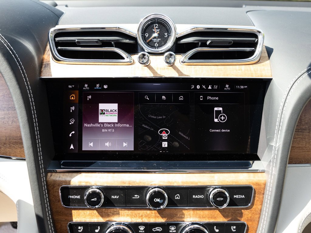 Used 2025 Bentley Bentayga AWD/4WD image 50