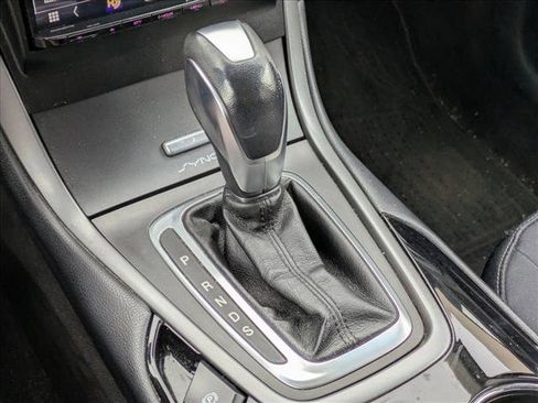 Used 2017 Ford Edge SE image 14