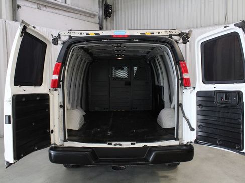 Used 2022 Chevrolet Express 2500 w/ Driver Convenience Package RWD image 28