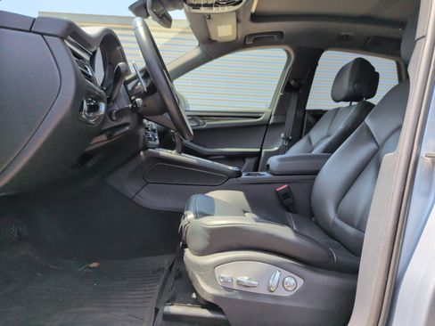 Used 2024 Porsche Macan AWD/4WD image 16