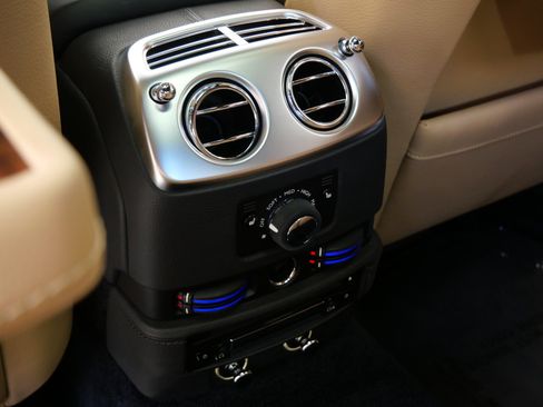 Used 2013 Rolls-Royce Ghost RWD image 35