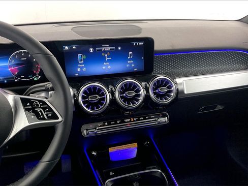 New 2025 Mercedes-Benz GLB 250 4MATIC image 6