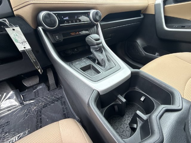 Used 2022 Toyota RAV4 LE FWD image 21