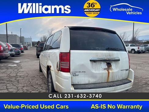 Used 2009 Chrysler Town & Country Touring image 11