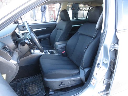 Used 2011 Subaru Legacy 2.5i Premium image 10