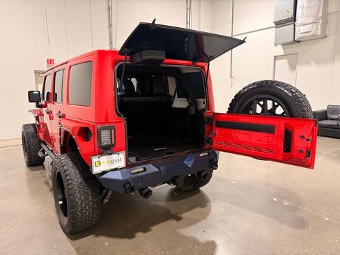 Used 2016 Jeep Wrangler Unlimited Sahara w/ Connectivity Group image 9