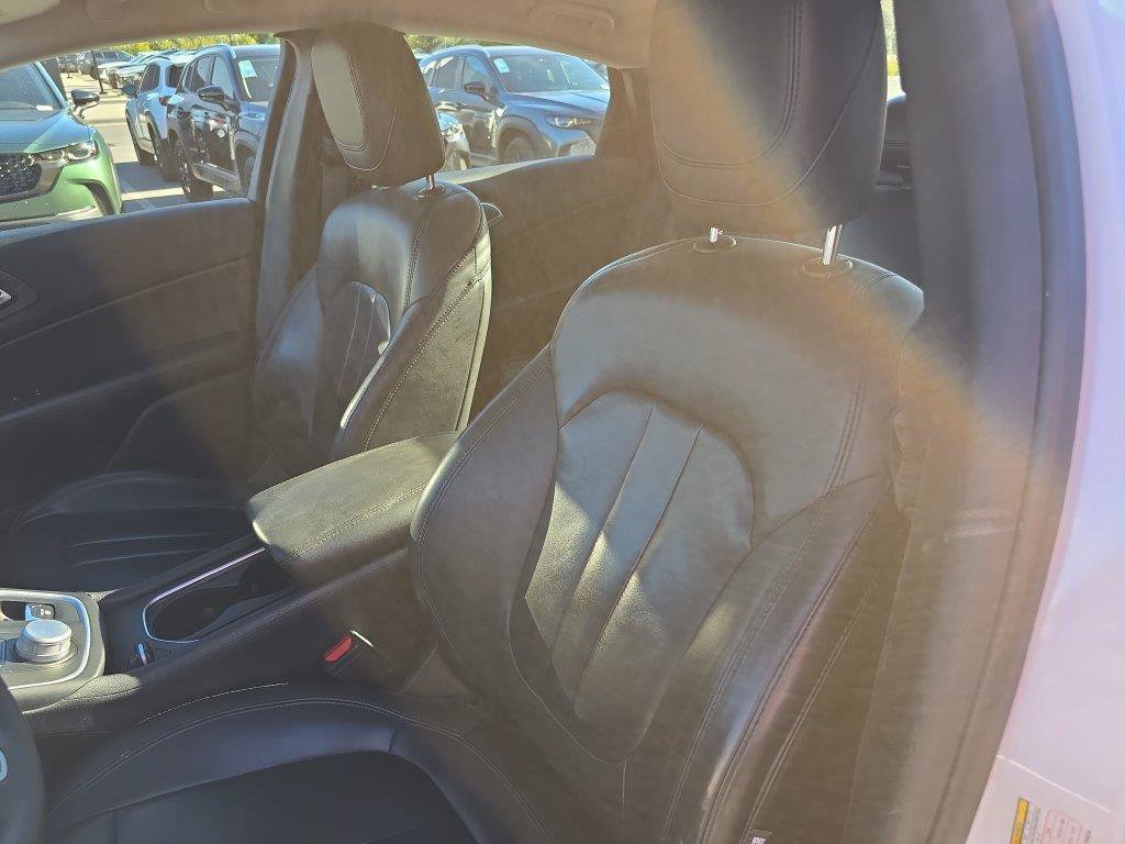 Used 2017 Chrysler 200 Limited Platinum FWD image 20