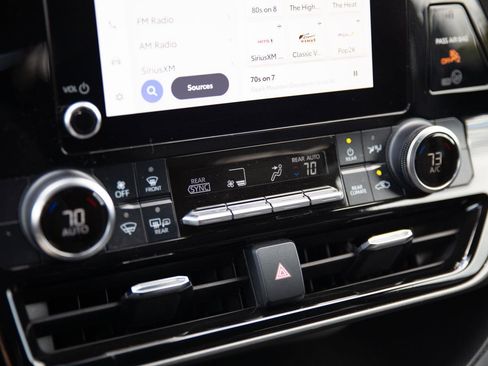 Used 2024 Toyota Highlander LE image 15