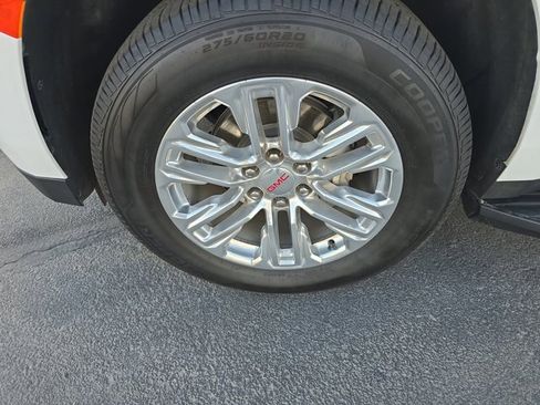 Used 2023 GMC Yukon XL SLT w/ SLT Luxury Package image 3