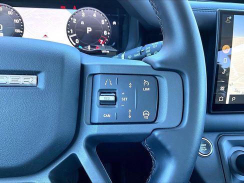 Used 2025 Land Rover Defender 110 S image 24