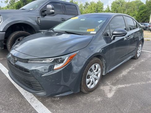 Used 2023 Toyota Corolla LE FWD image 2