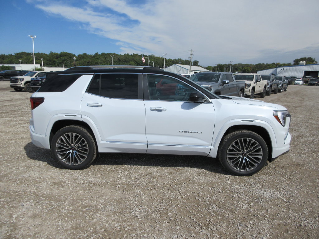 New 2027 GMC Terrain Denali w/ LPO, Black Badging Package AWD/4WD image 3