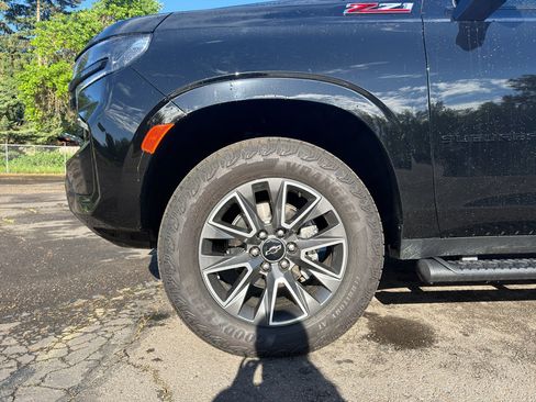 Used 2024 Chevrolet Suburban Z71 w/ Luxury Package AWD/4WD image 6
