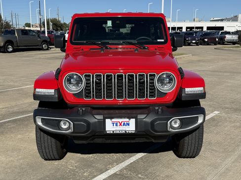 Used 2025 Jeep Wrangler Sahara image 10