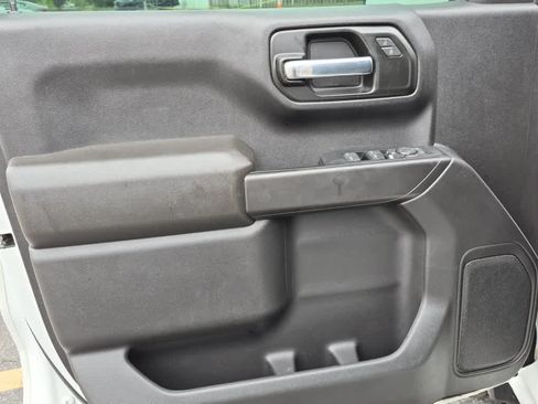 Used 2023 GMC Sierra 1500 Pro w/ Convenience Package RWD image 9