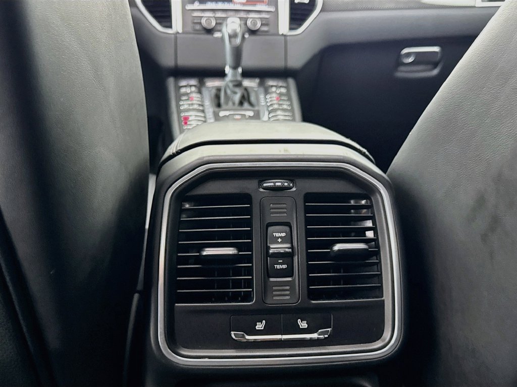 Used 2016 Porsche Macan Turbo AWD/4WD image 32