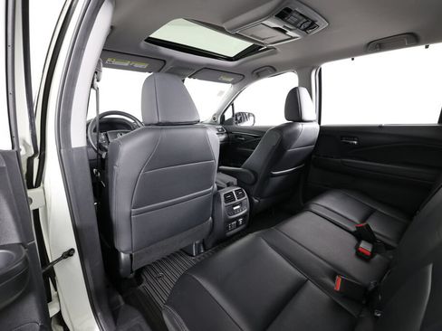 Used 2017 Honda Pilot Touring image 14