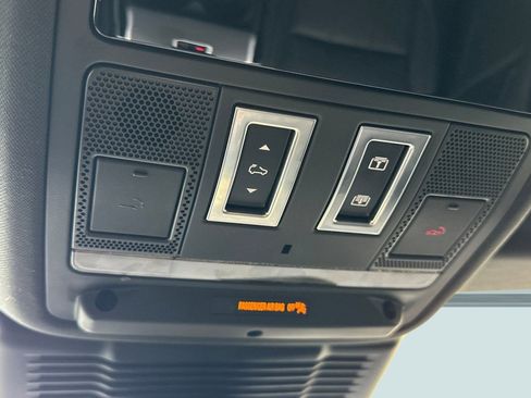 Used 2024 Land Rover Range Rover Evoque Dynamic SE image 19