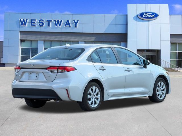 Used 2026 Toyota Corolla LE FWD image 3