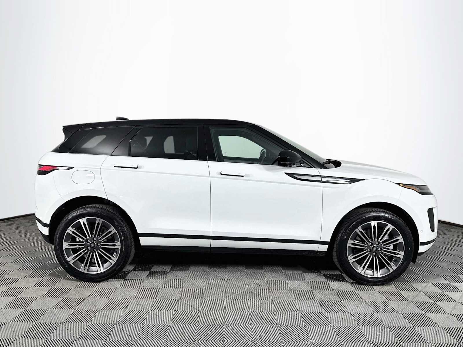 New 2026 Land Rover Range Rover Evoque S AWD/4WD image 4