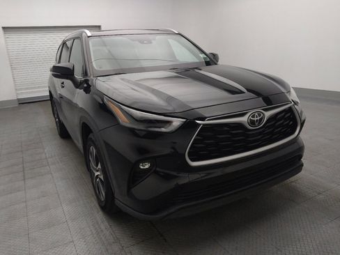 Used 2022 Toyota Highlander XLE image 14