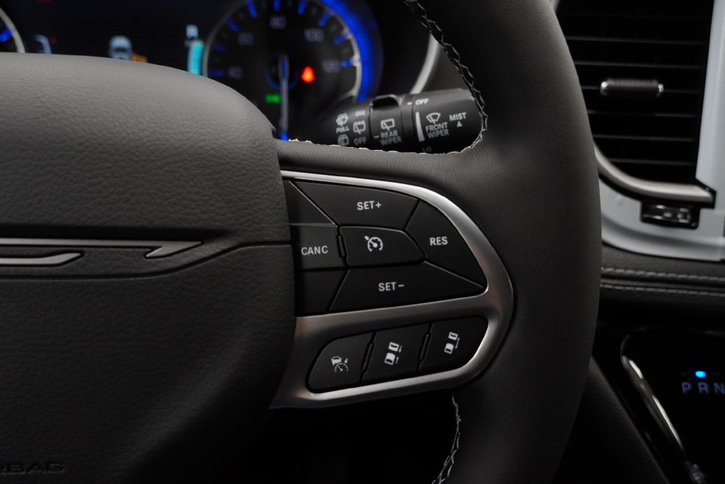 New 2027 Chrysler Pacifica Select FWD image 26