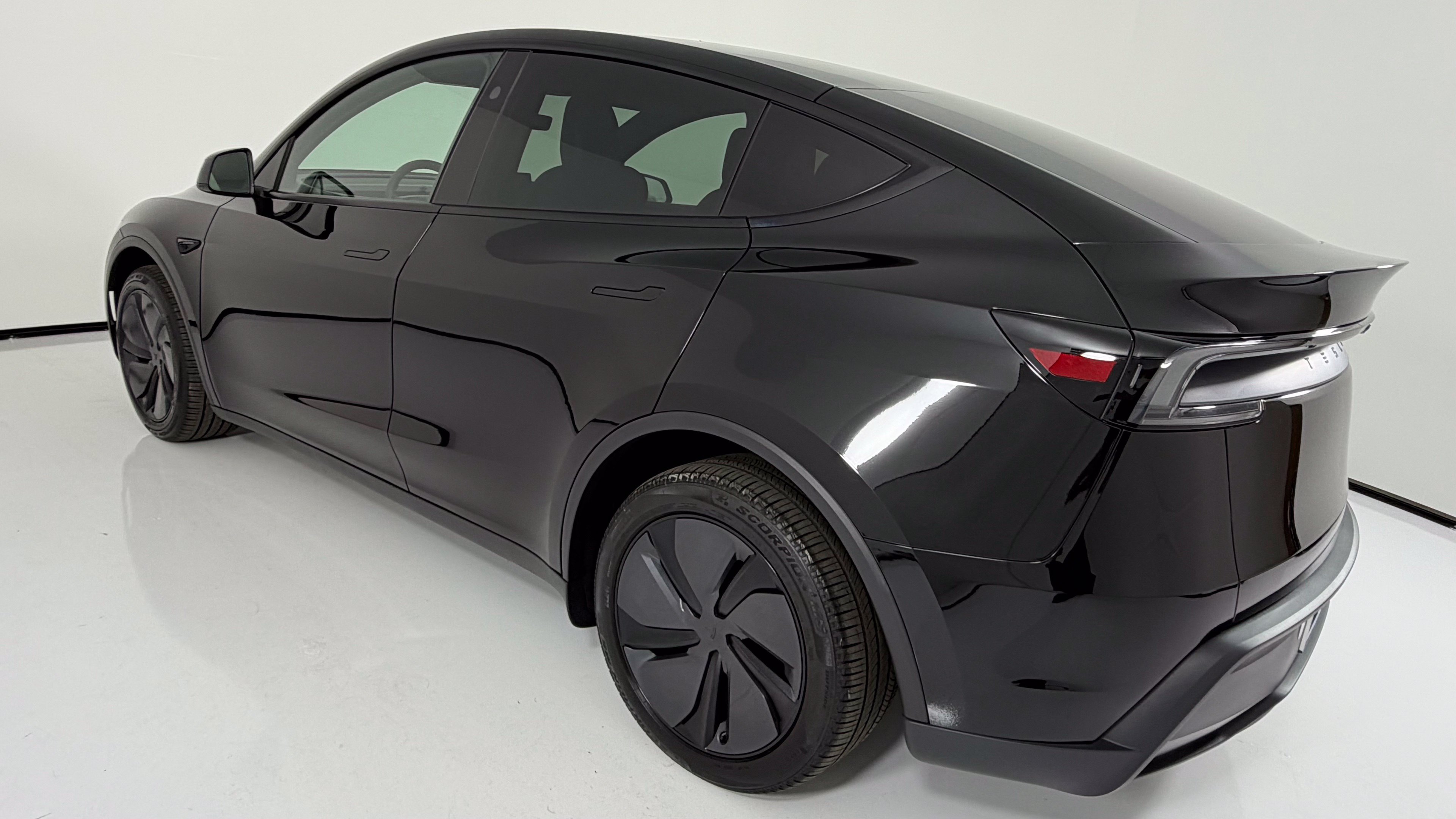 Used 2026 Tesla Model Y Long Range RWD image 12