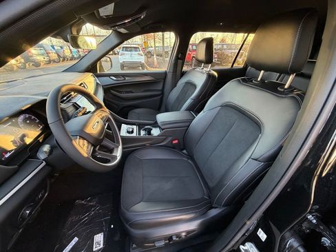 New 2025 Jeep Grand Cherokee L Altitude image 16