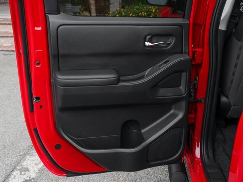 Used 2025 Nissan Frontier SV image 28