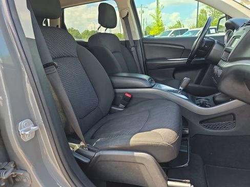 Used 2019 Dodge Journey SE w/ Connectivity Group FWD image 17
