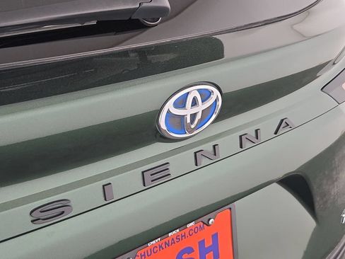 Used 2025 Toyota Sienna XLE FWD image 37