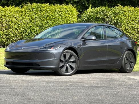 Used 2024 Tesla Model 3 Standard Range RWD image 1