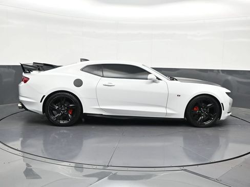 Used 2021 Chevrolet Camaro LT RWD image 7