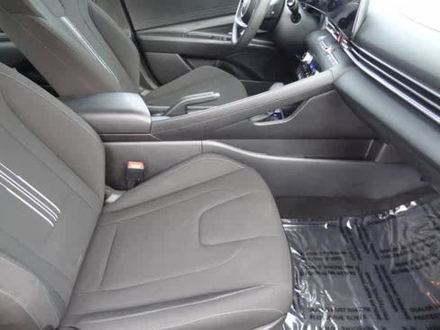 Used 2024 Hyundai Elantra SEL FWD image 12