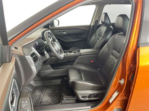 Used 2021 Nissan Rogue Platinum image 5