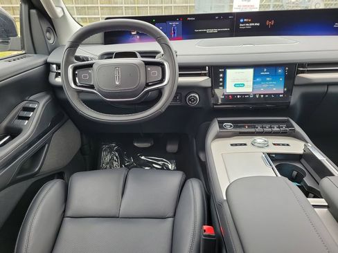 New 2026 Lincoln Navigator Reserve image 12