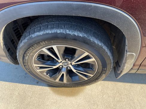 Used 2019 Toyota Highlander LE image 7