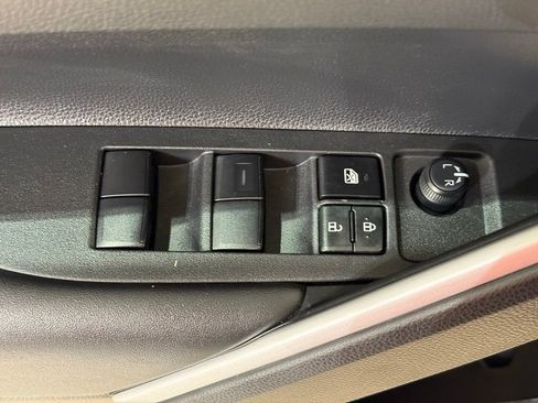 Used 2025 Toyota Corolla Cross AWD Hybrid w/ Moonroof Package image 16
