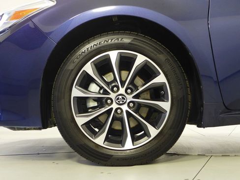 Used 2018 Toyota Avalon XLE w/ Preferred Accessory Package image 5