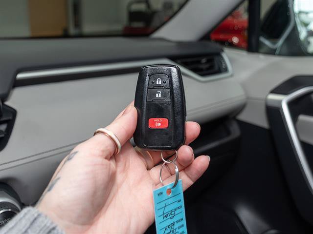 Used 2021 Toyota RAV4 XLE w/ XLE Grade Weather Package AWD/4WD image 16