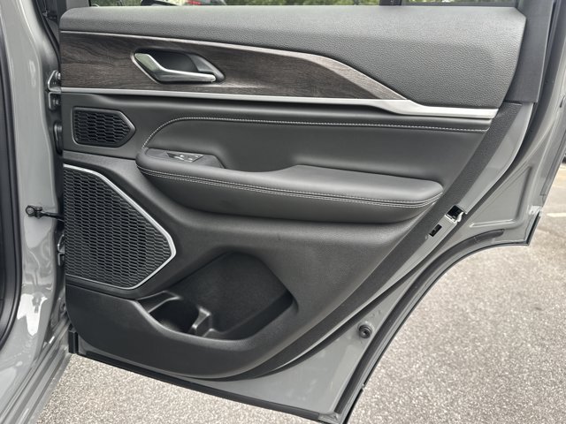 New 2027 Jeep Grand Cherokee Limited AWD/4WD image 15