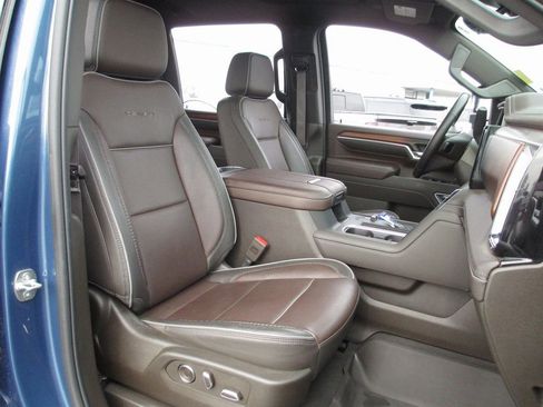 Used 2025 GMC Sierra 3500 Denali w/ Denali Reserve Package image 27