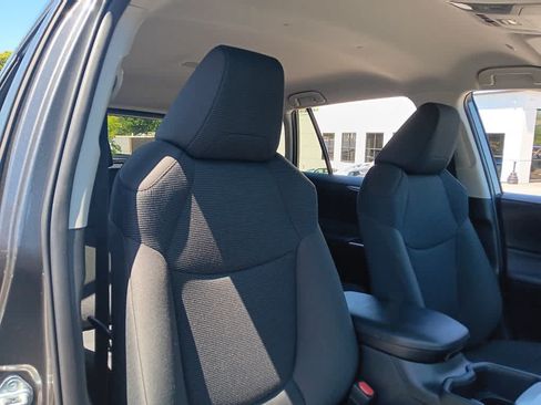 Used 2023 Toyota RAV4 LE AWD/4WD image 19