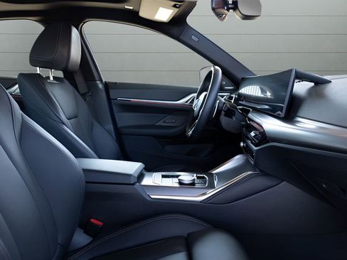 Used 2025 BMW 430i xDrive w/ M Sport Package image 78